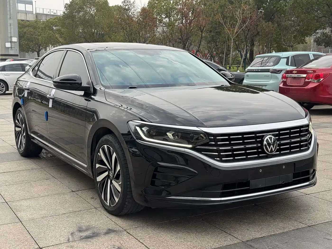 VOLKSWAGEN PASSAT