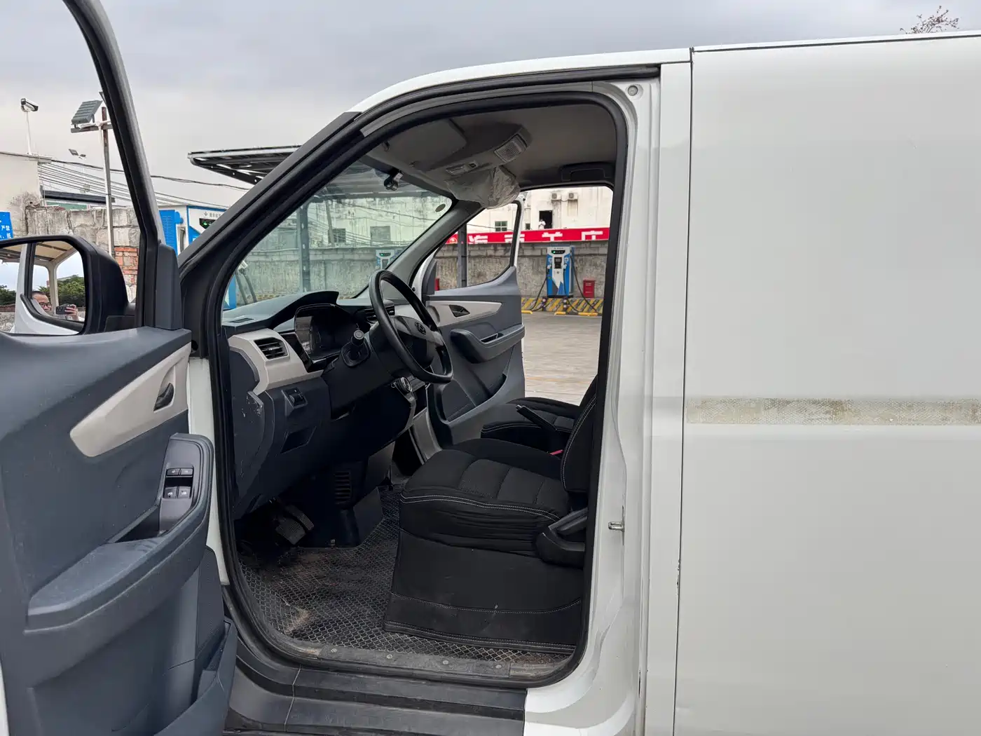 SAIC MAXUS CHASE EV30