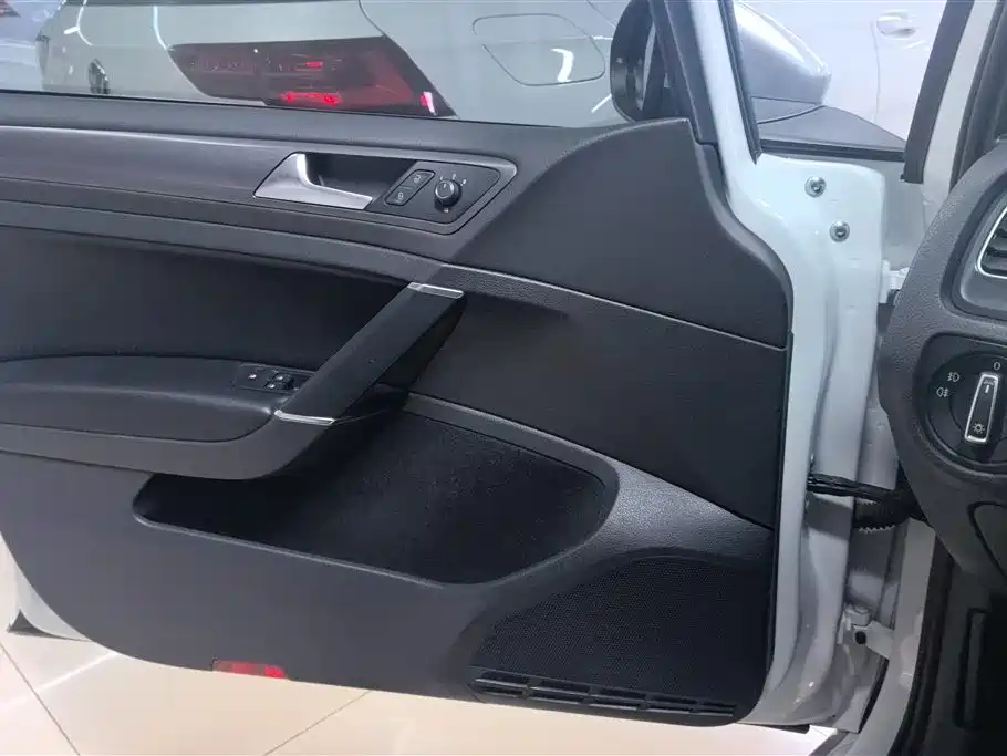 Volkswagen Golf (Import) 2019 1.8TSI Wagon фото 7