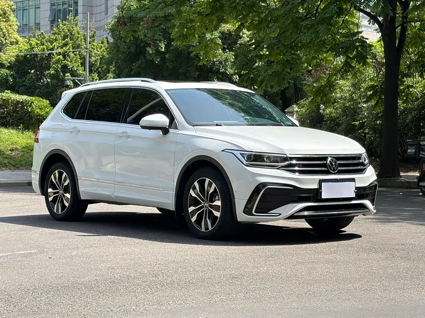 Volkswagen Tiguan L 2024 Outstanding 330TSI Auto 2WD R-Line Dragon Glory Edition фото 4