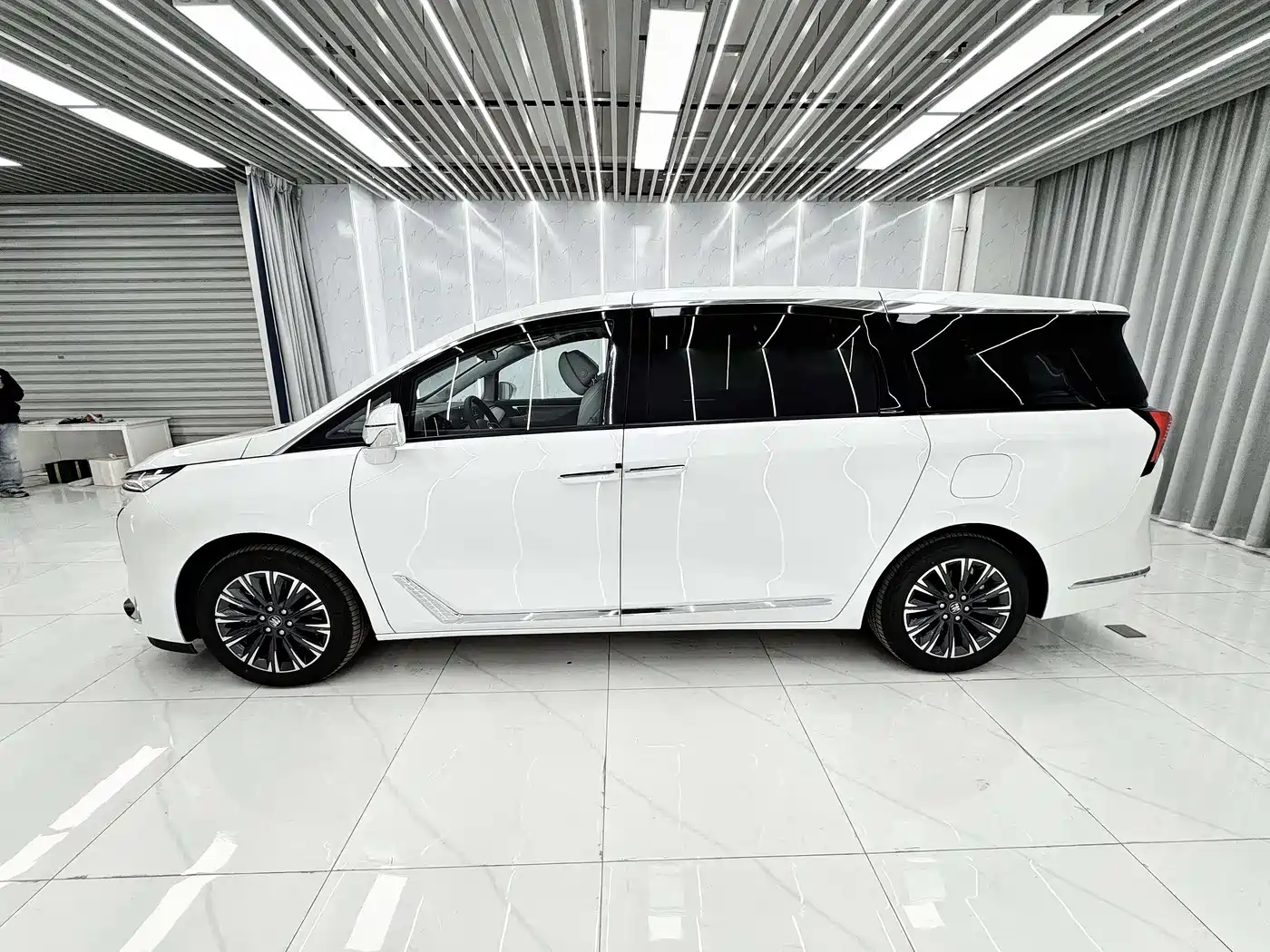 Buick GL8 2025 Land Business Class First Edition фото 3