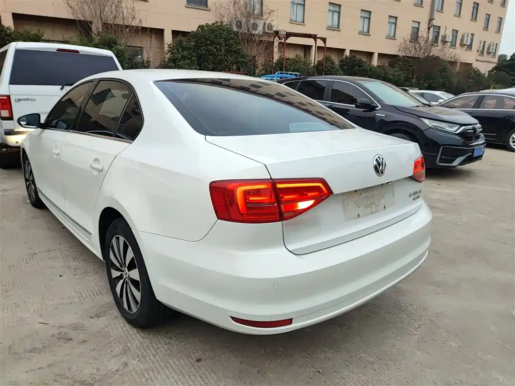 Volkswagen Sagitar 2018 180TSI DSG Premium Edition фото 5