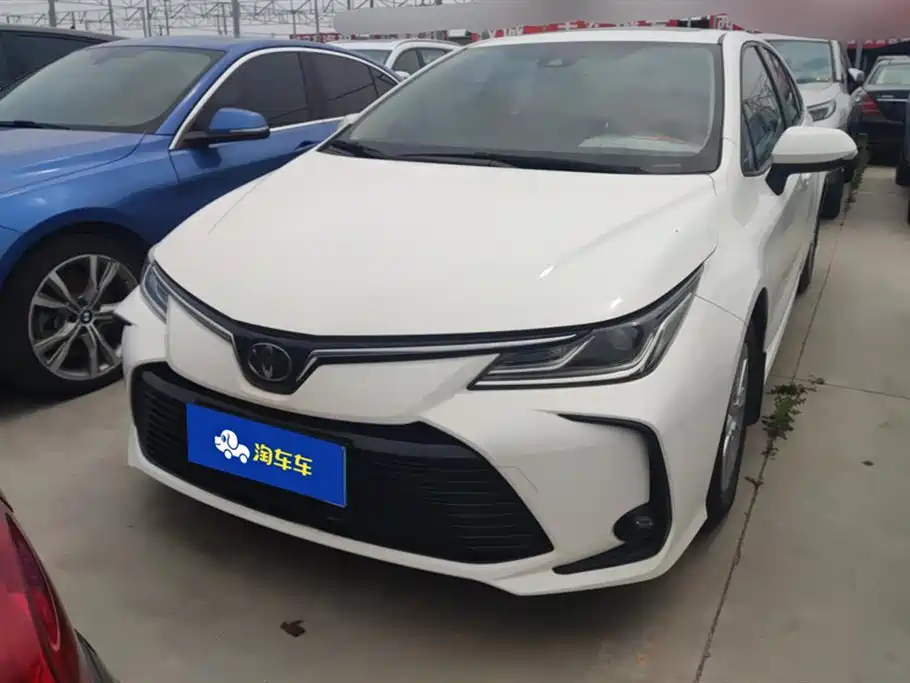 Toyota Corolla Twin Engine E+ 2019 1.8L E-CVT Leading Edition фото 2