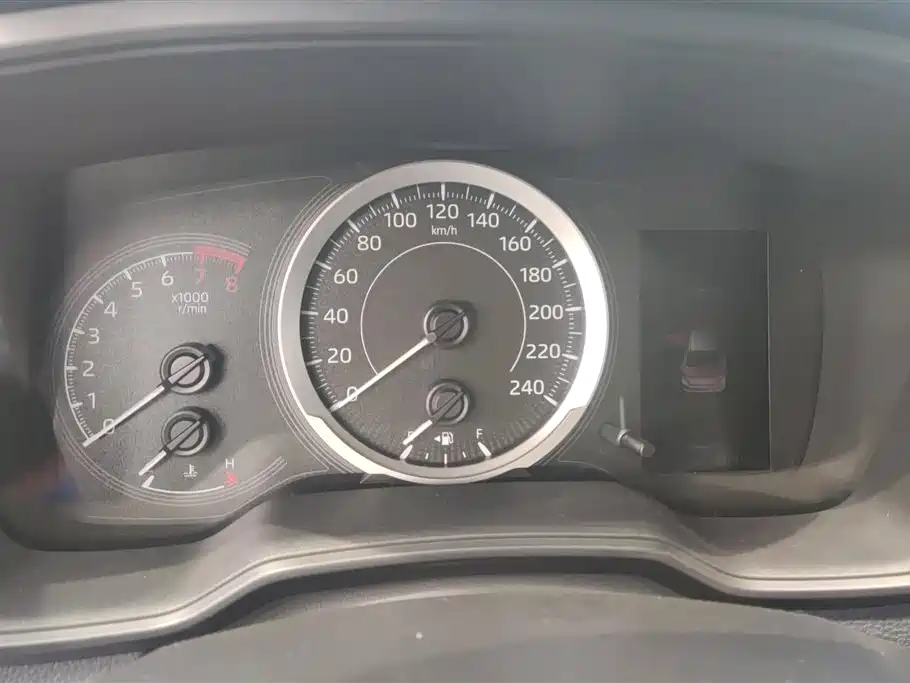 Toyota Corolla Twin Engine E+ 2019 1.8L E-CVT Leading Edition фото 14