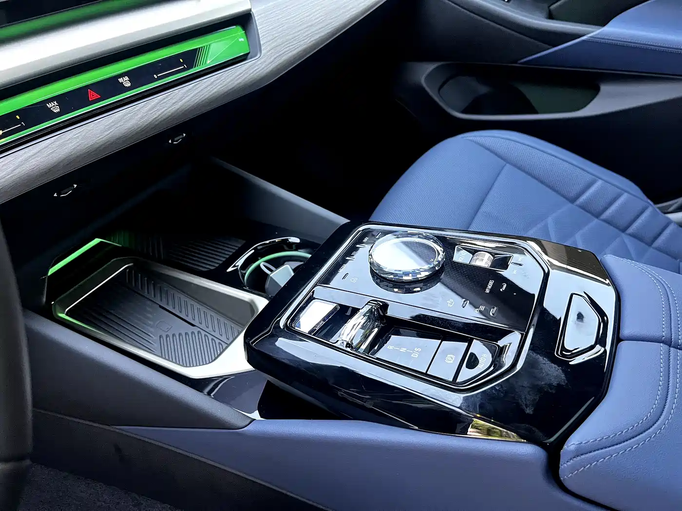 BMW 5 Series 2024 530Li Premium Luxury Package фото 15