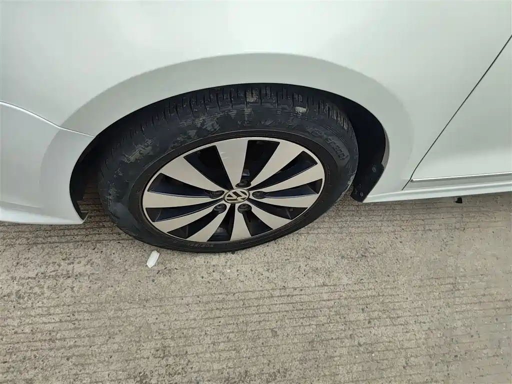 Volkswagen Sagitar 2018 180TSI DSG Premium Edition фото 23