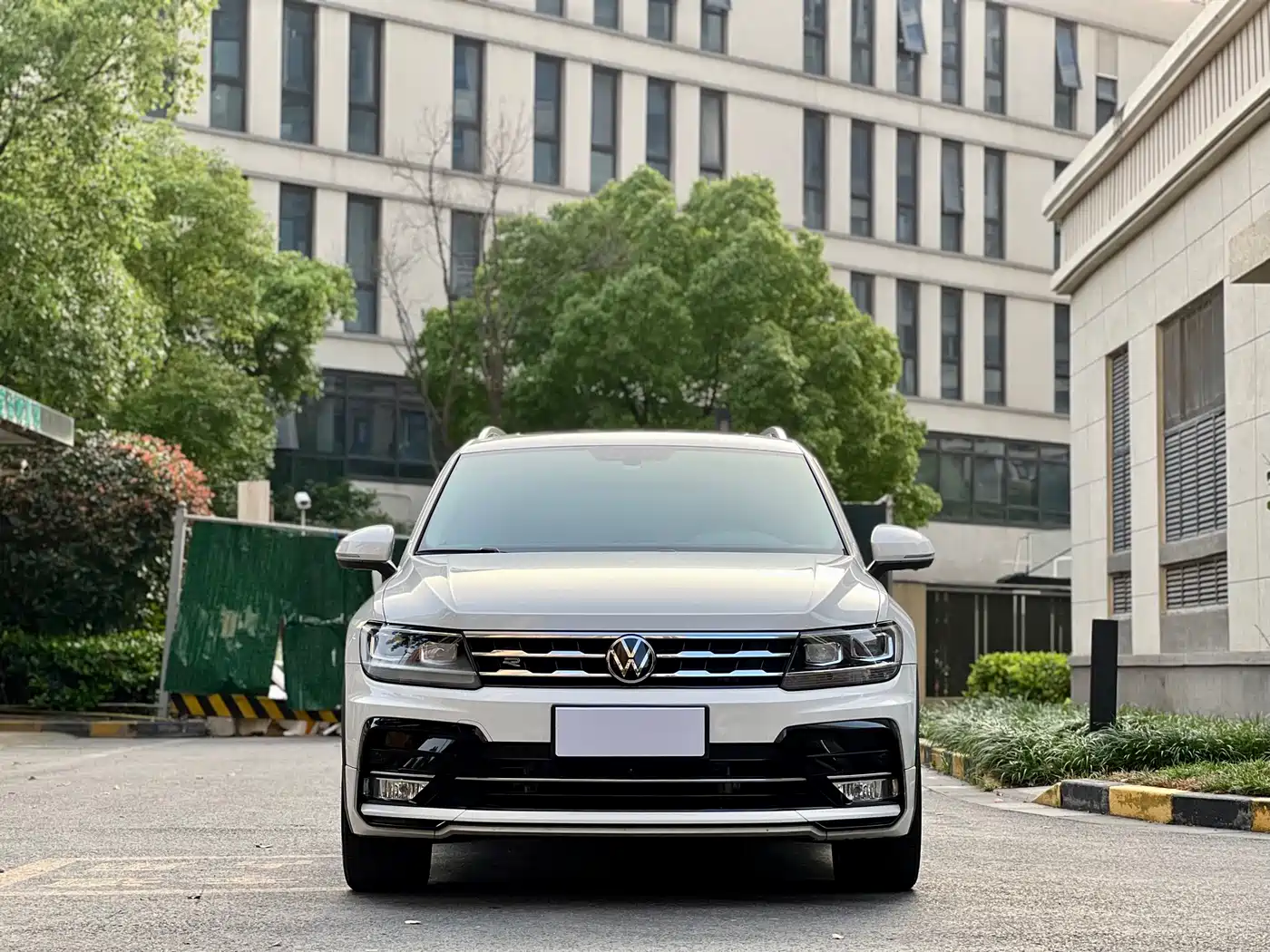 Volkswagen Tiguan L 2021 330TSI Automatic 2WD R-Line Premium фото 2