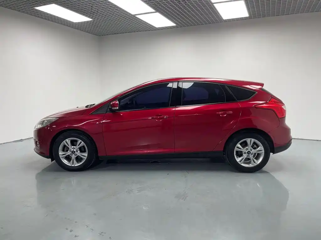 Фото 18 - Ford Focus