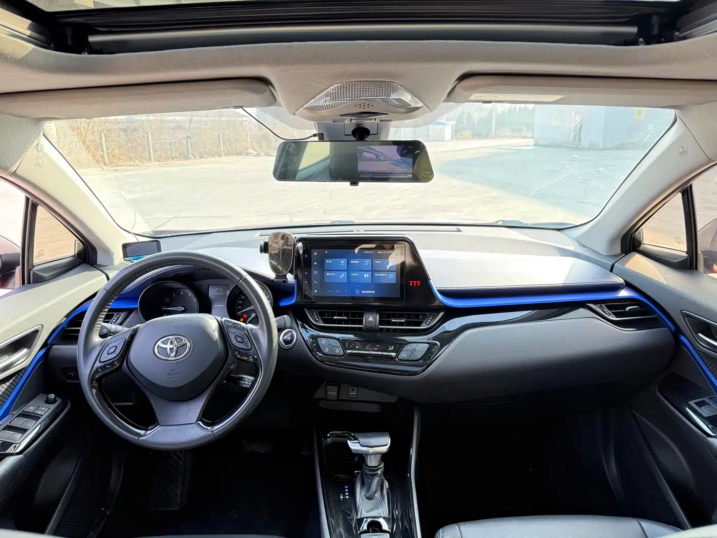 Toyota C-HR 2021 2.0L Luxury Edition фото 10