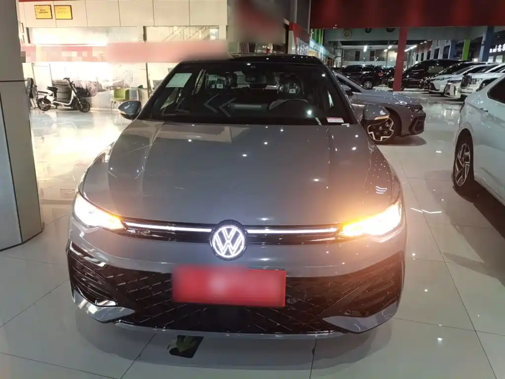 Volkswagen Golf 2025 Facelift 300TSI R-Line фото 3