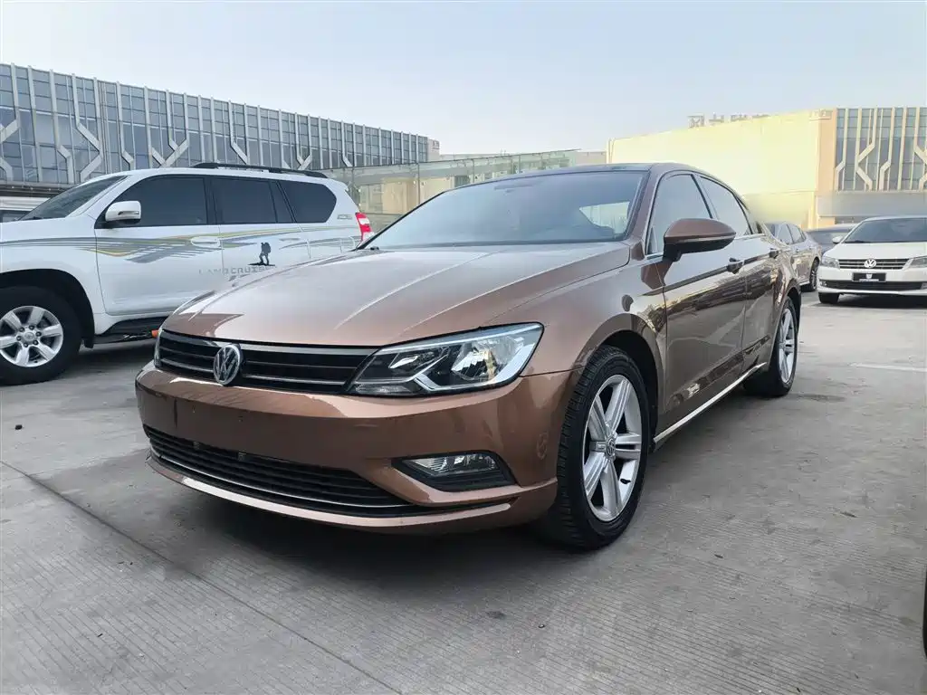 Volkswagen Lamando 2015 330TSI DSG Comfort