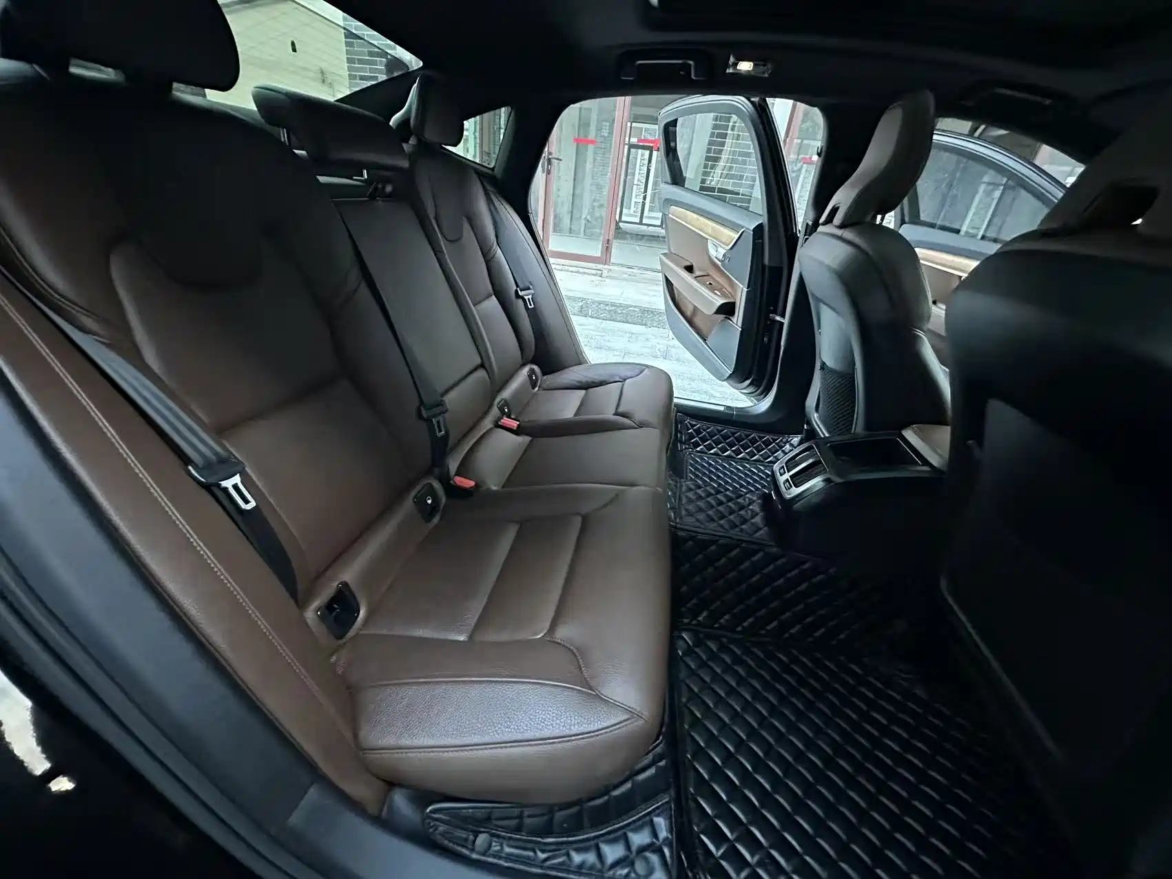 Фото 9 - Volvo S90
