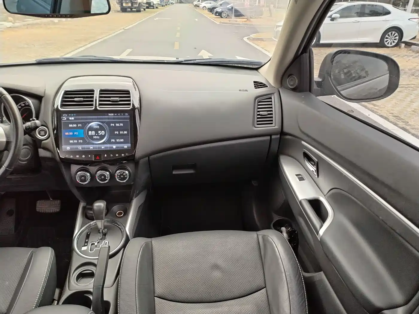 Mitsubishi ASX 2016 2.0L CVT 2WD Navigation Edition фото 8