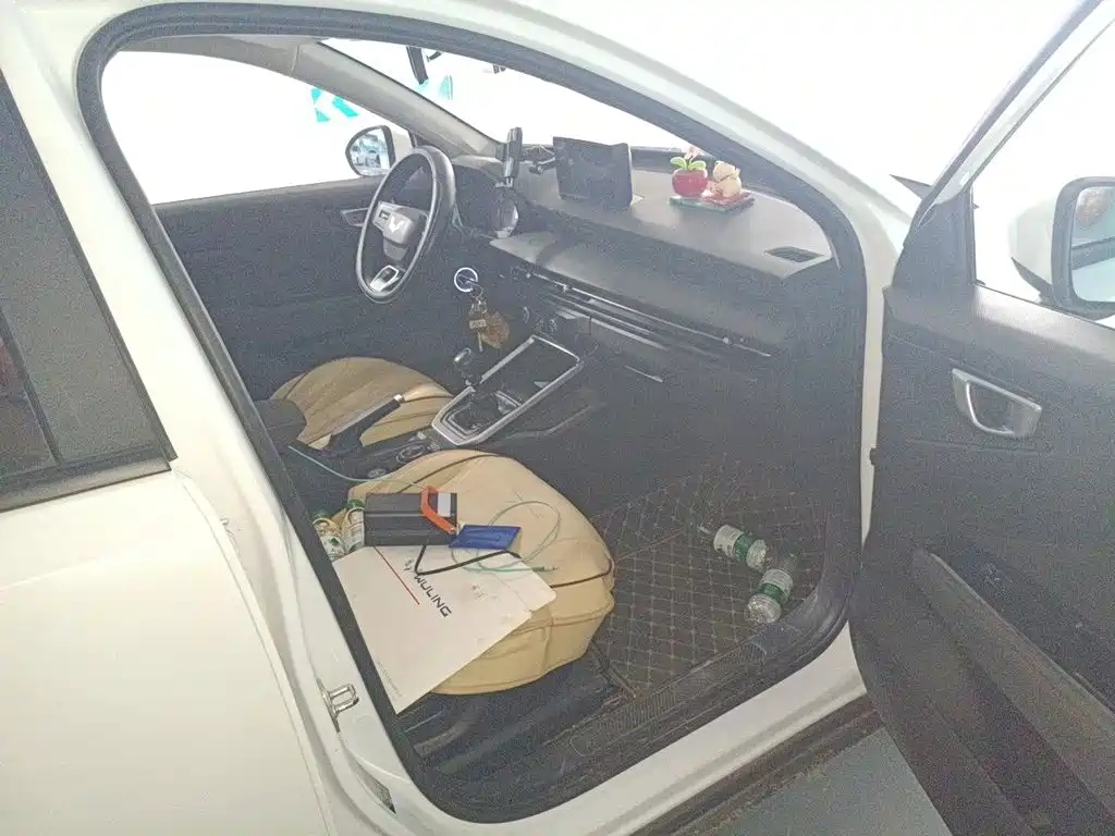 Wuling Motors Wuling Xingchi 2023 2022 1.5L Manual Freedom Edition