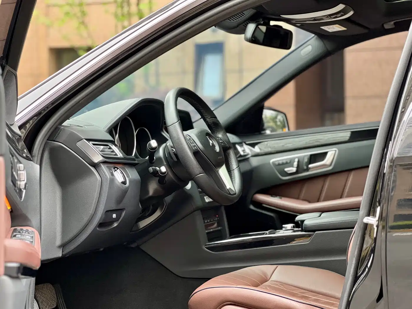 Mercedes-Benz E-Class 2015 E 320 L Sport 4MATIC фото 4