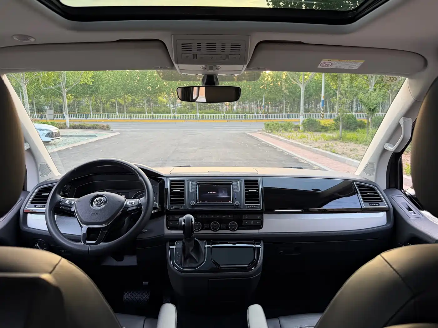 Volkswagen Multivan 2016 2.0TSI 4WD Prestige 7-Seater фото 10