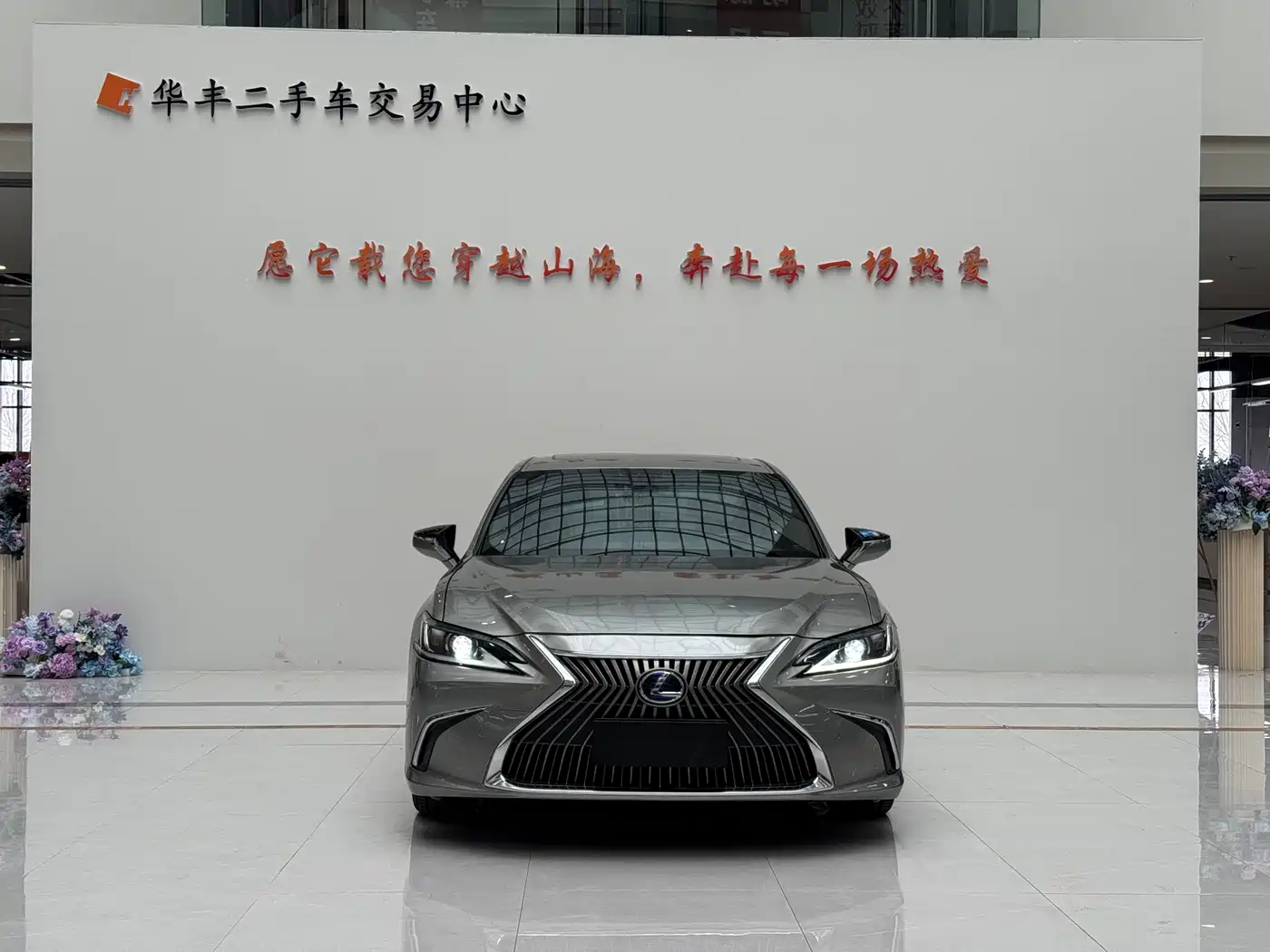 Lexus ES 2020 Model 300h Excellence Edition фото 2