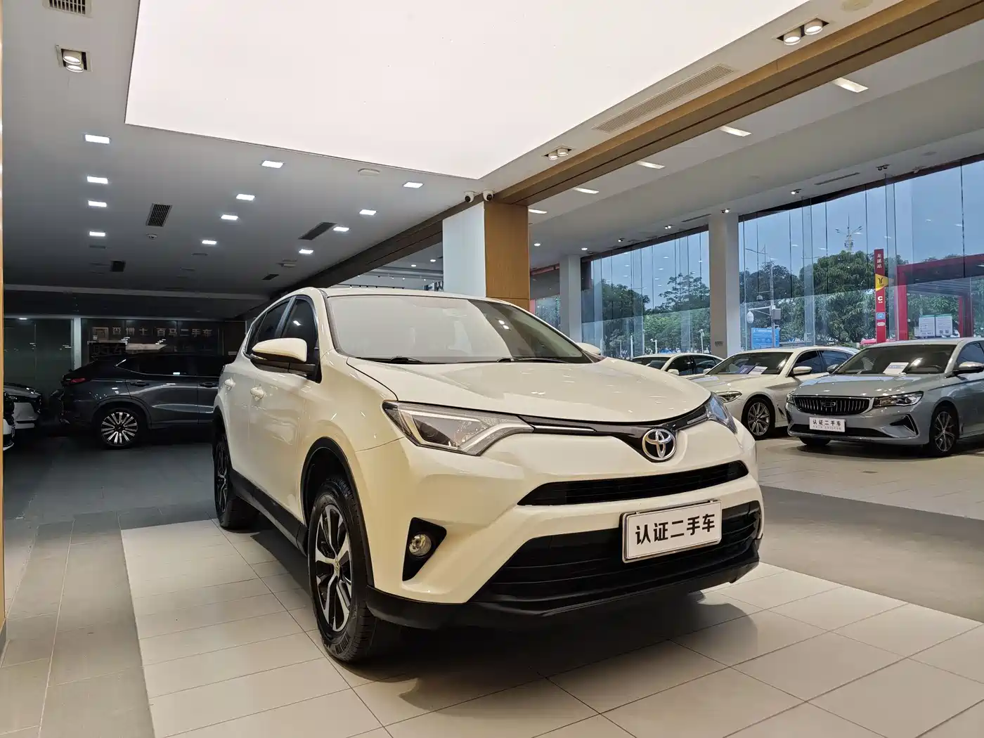 Toyota RAV4 Rongfang 2016 2.0L CVT 2WD Urban (China V) фото 4