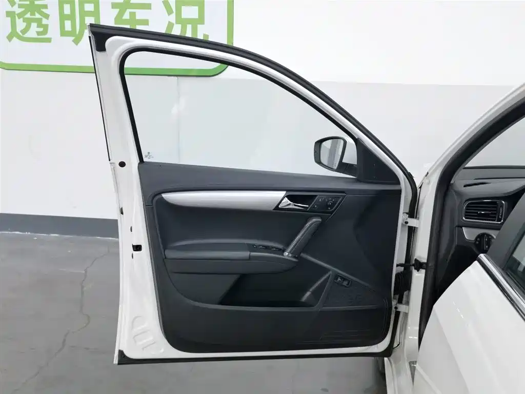 Volkswagen Lavida 2013 Facelift Classic 1.6L Automatic Comfort фото 8
