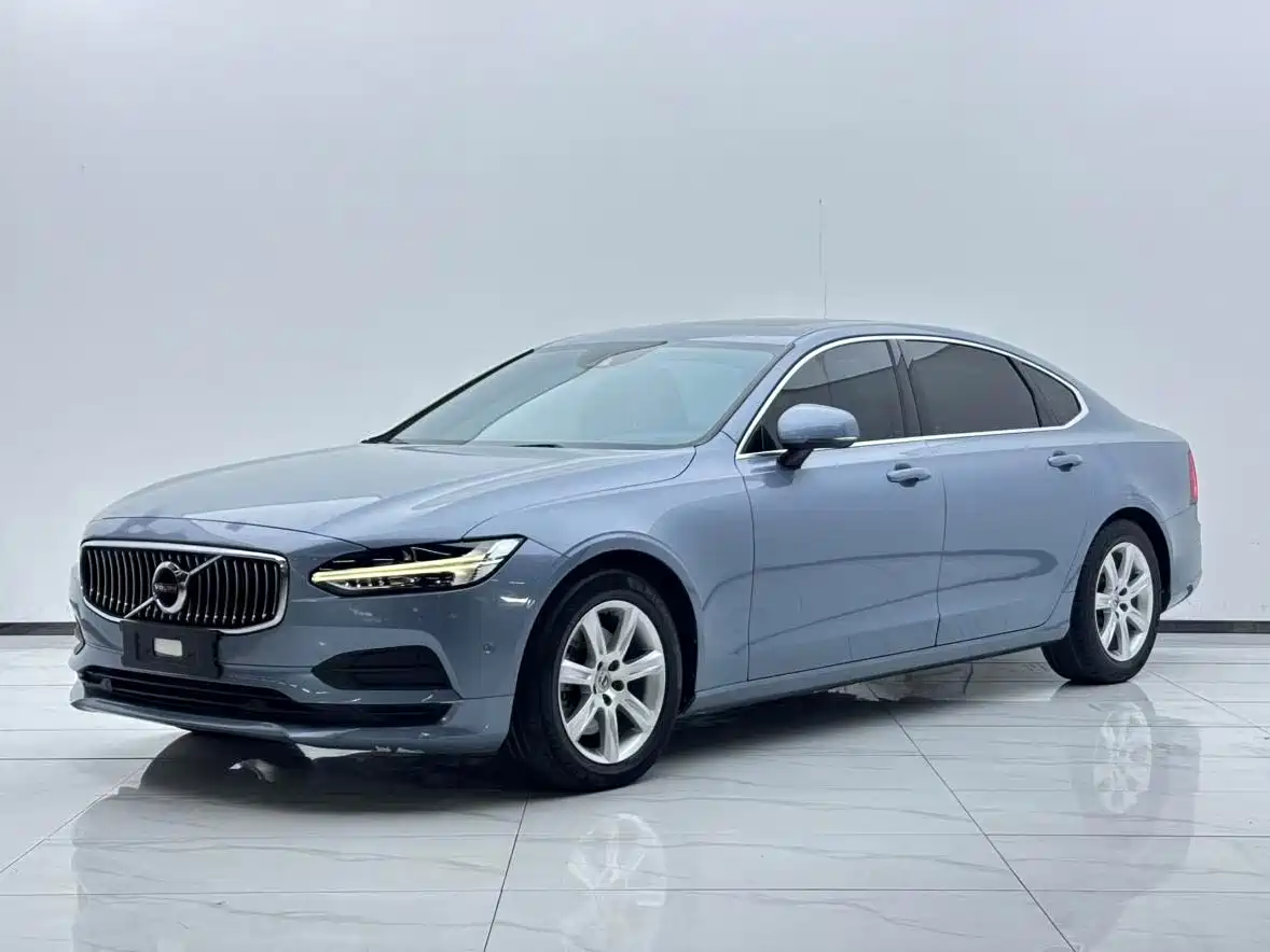 Фото 1 - Volvo S90