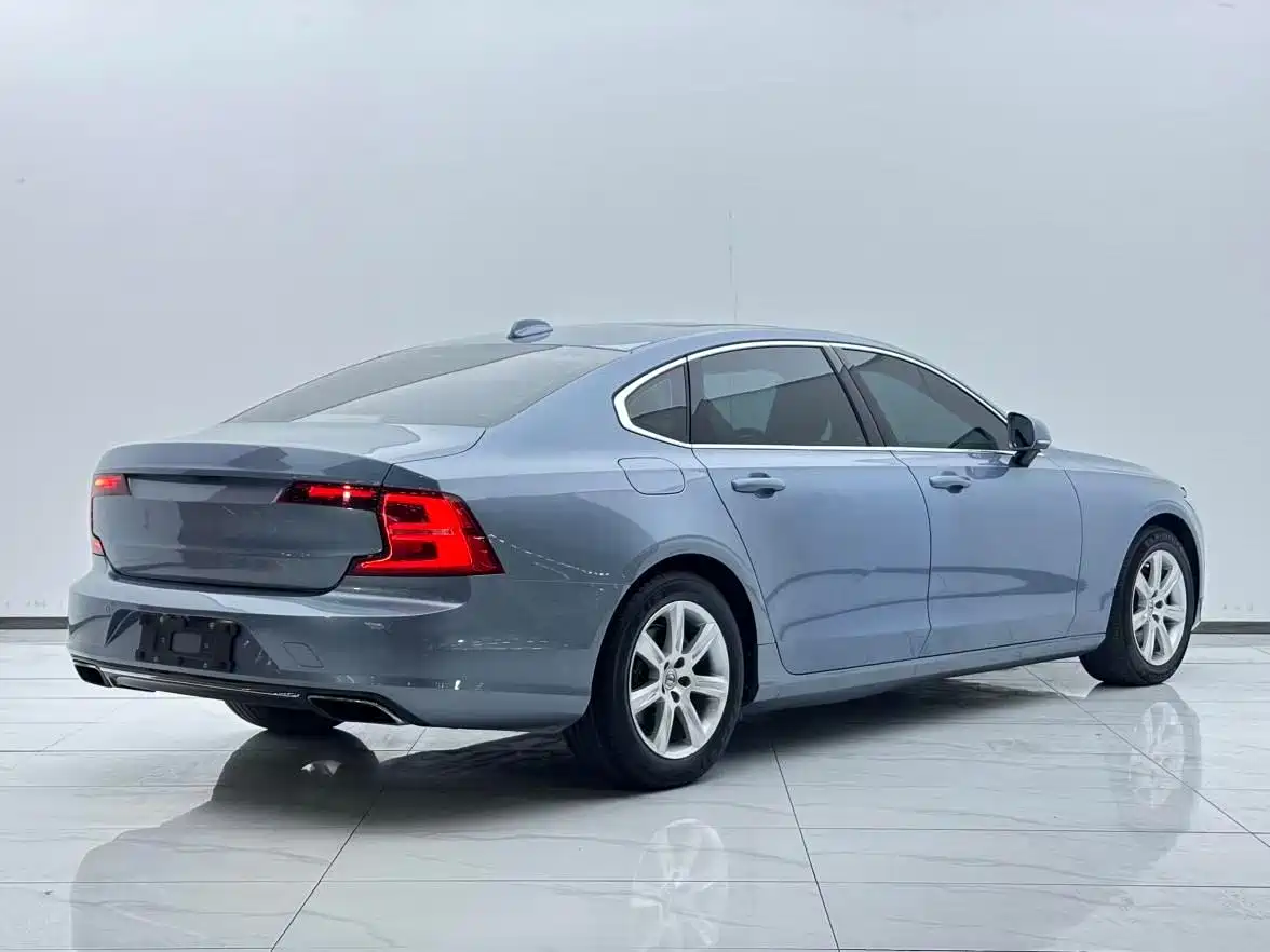 Фото 9 - Volvo S90