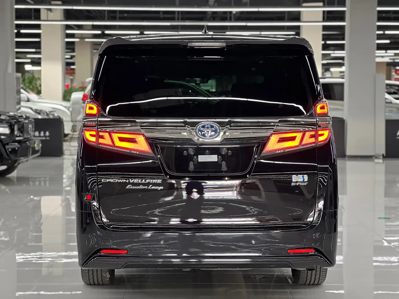Toyota Vellfire 2021 Crown Hybrid 2.5L HV Premium Edition фото 5