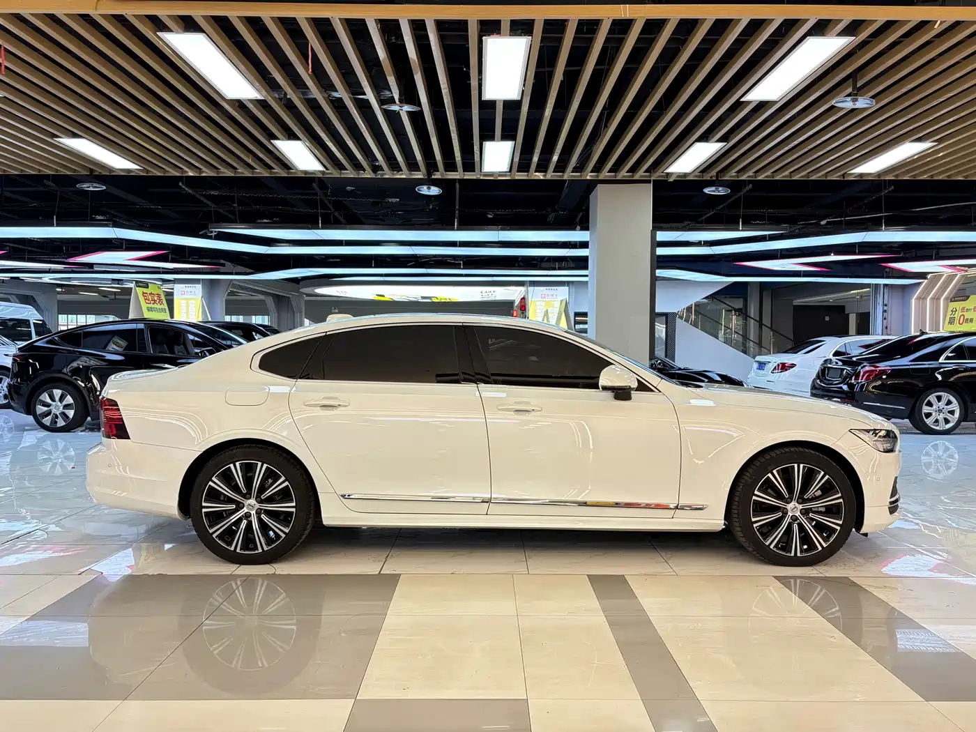 Photo 6 - Volvo S90
