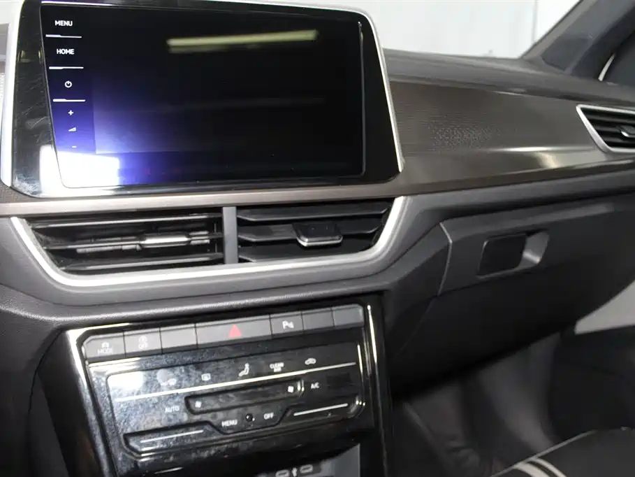 VOLKSWAGEN T-ROC EXPLORING SONGS