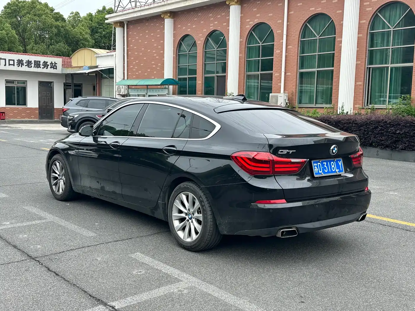 BMW 5 Series GT 2015 528i Leading фото 5