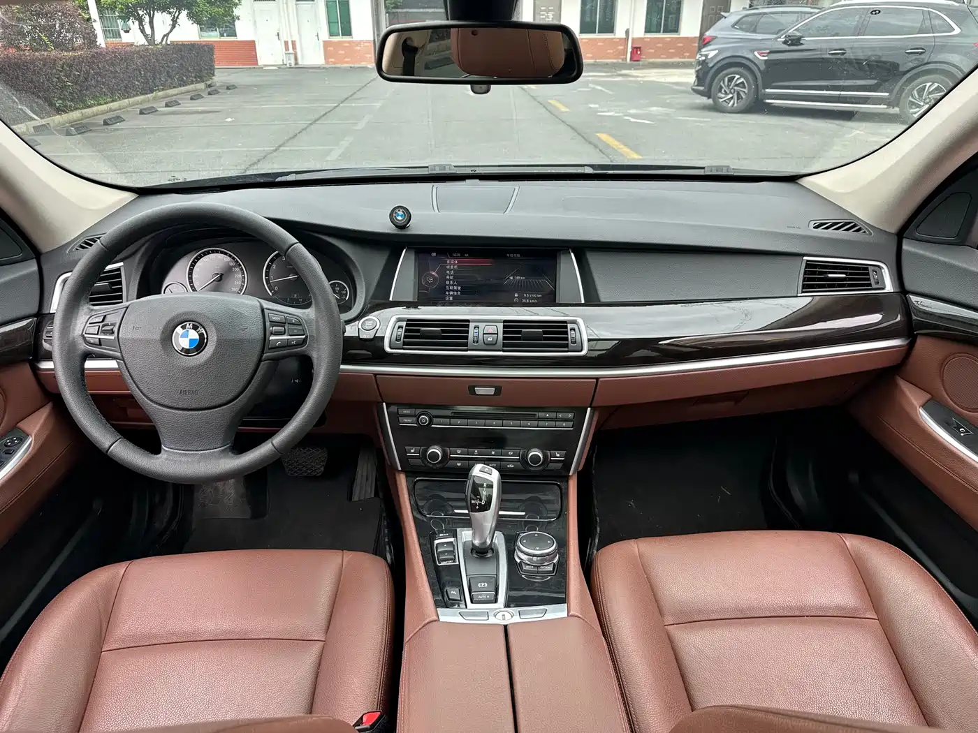 BMW 5 Series GT 2015 528i Leading фото 25