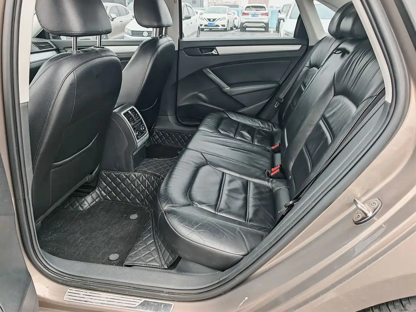Volkswagen Passat 2014 1.8TSI DSG Luxury Edition фото 9