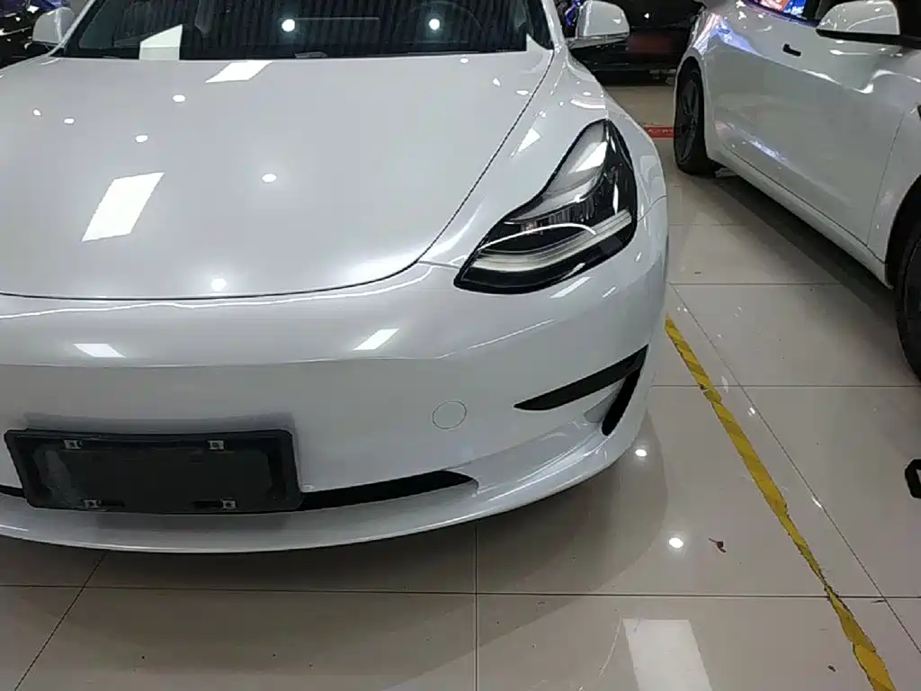 Фото 24 - Tesla Model 3