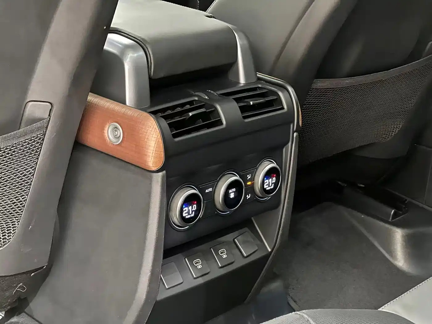 Land Rover Defender 2022 110 P400 X-DYNAMIC HSE фото 10