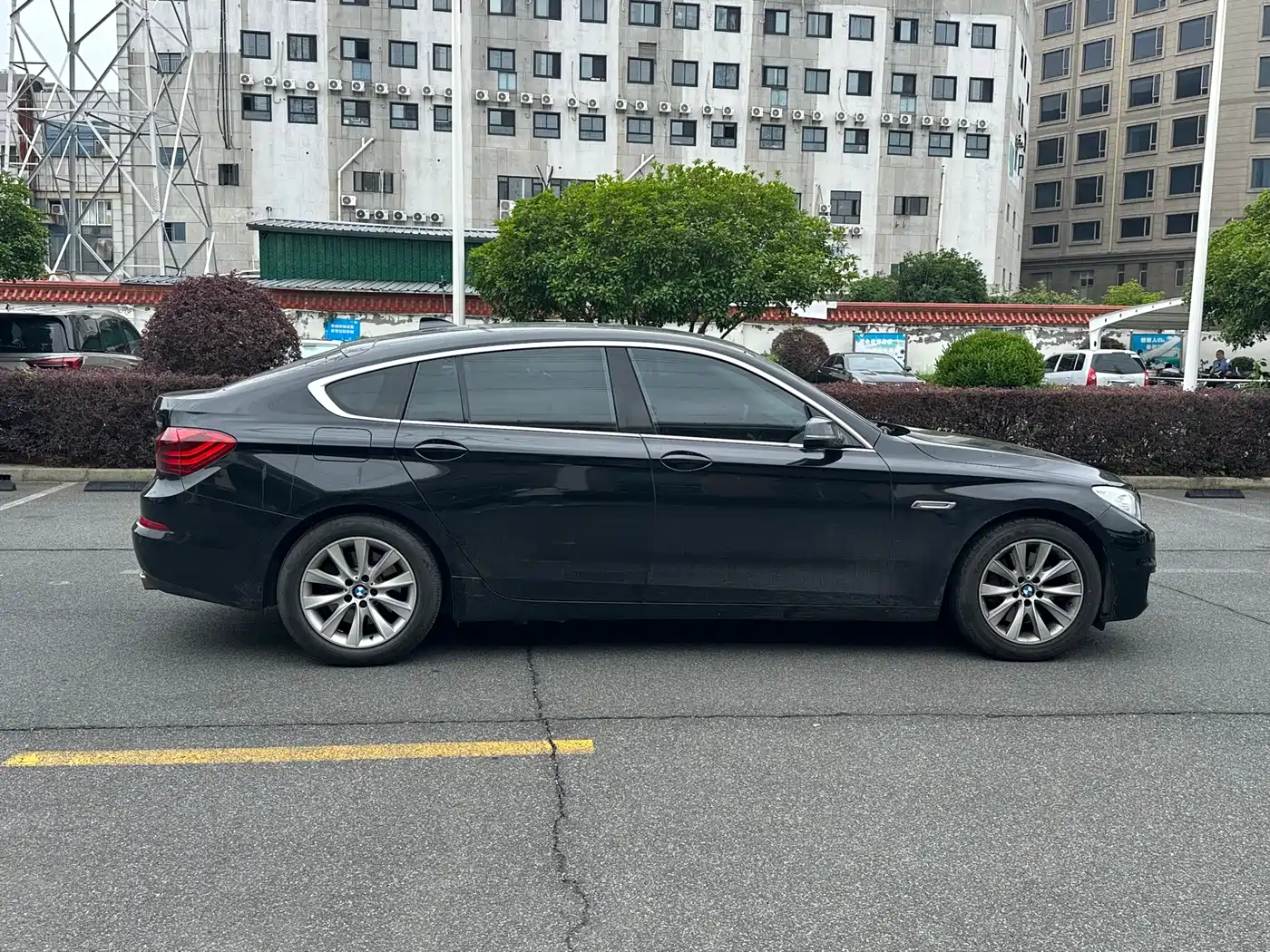 BMW 5 Series GT 2015 528i Leading фото 8
