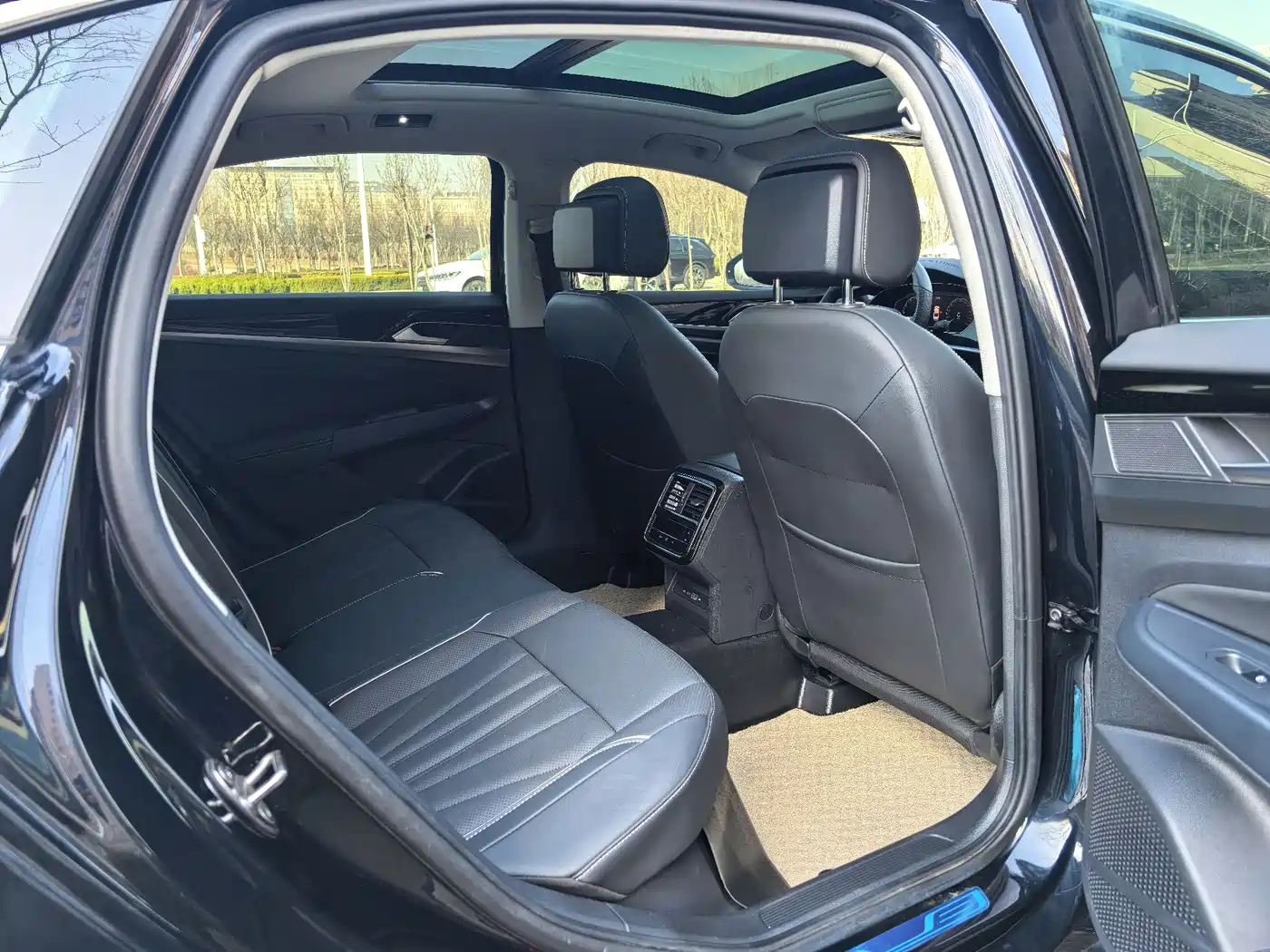 Volkswagen Passat 2024 280TSI Elite Edition фото 19