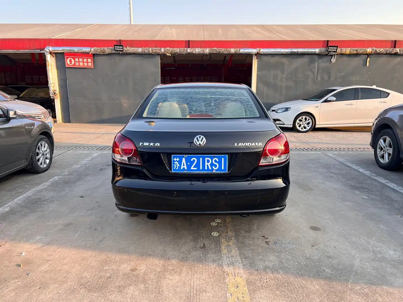 Volkswagen Lavida 2013 Classic 1.6L Manual Style Edition фото 17