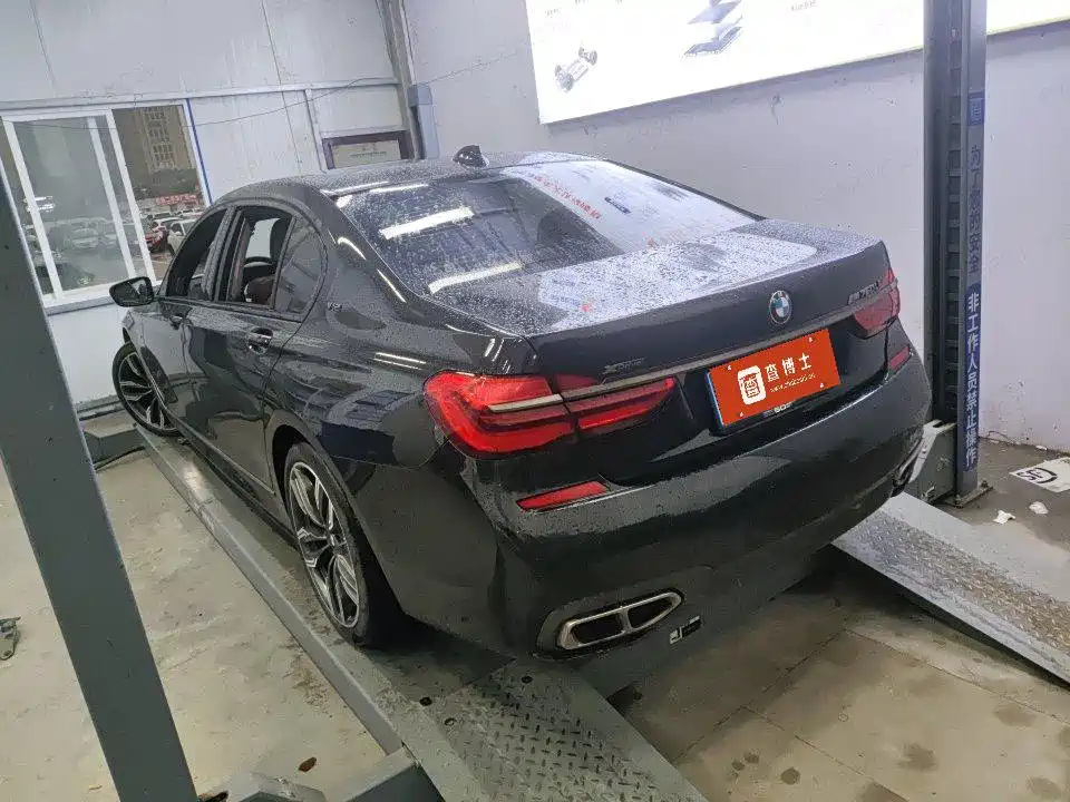 Photo 8 - BMW 7 Series