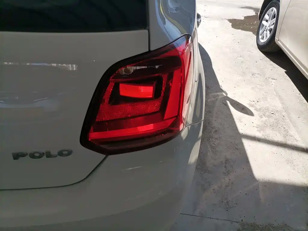 Volkswagen Polo 2016 1.4L Manual Trend фото 8
