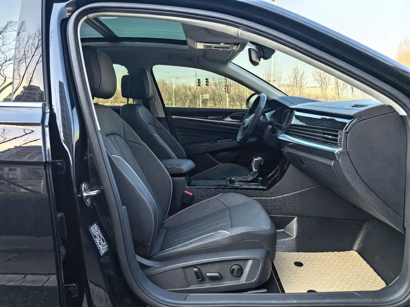 Volkswagen Passat 2024 280TSI Elite Edition фото 22