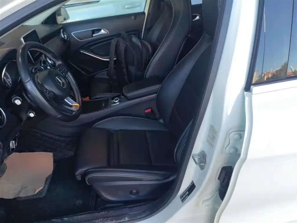 Mercedes-Benz GLA 2016 GLA 200 Dynamic фото 12