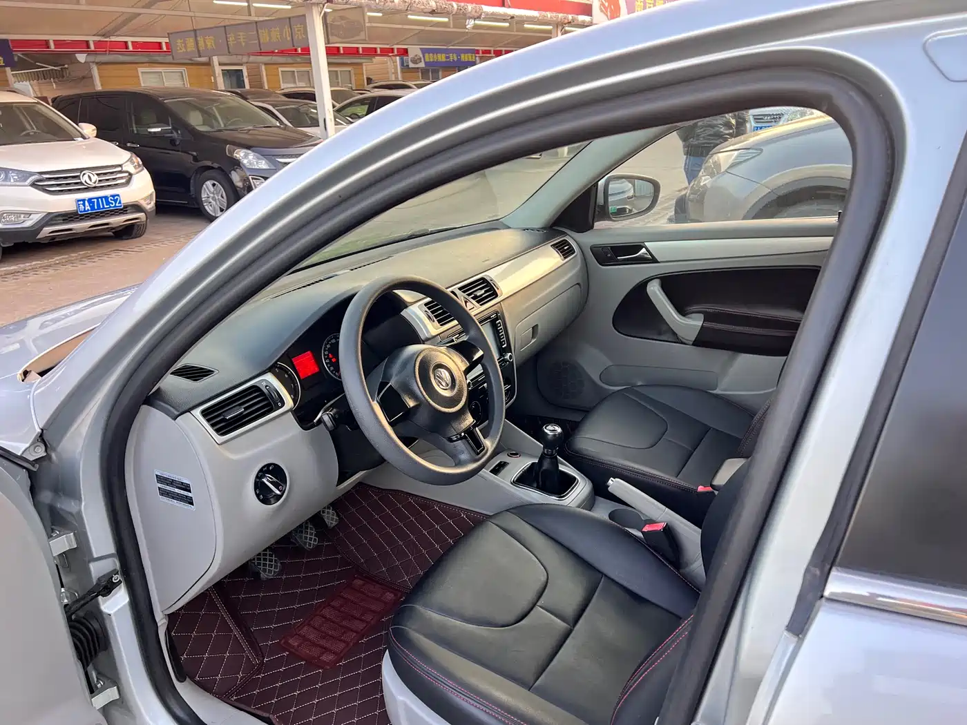 Volkswagen Bora 2012 1.6L Manual Comfort Model фото 10
