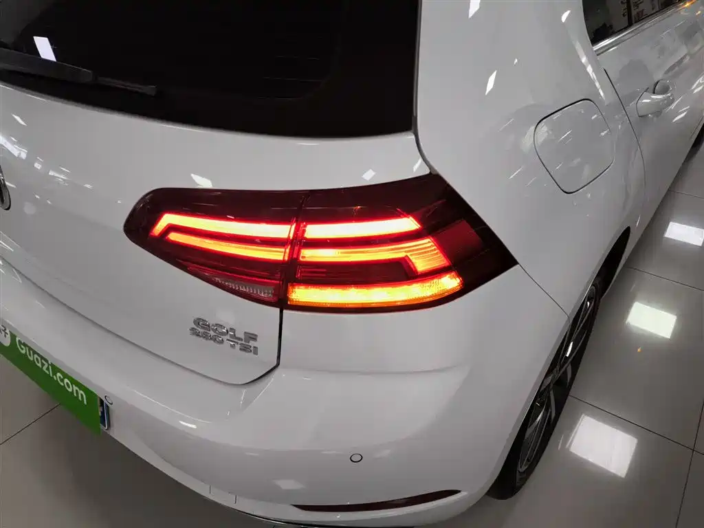 Volkswagen Golf 2020 Beloved Edition 280TSI DSG Comfort фото 24