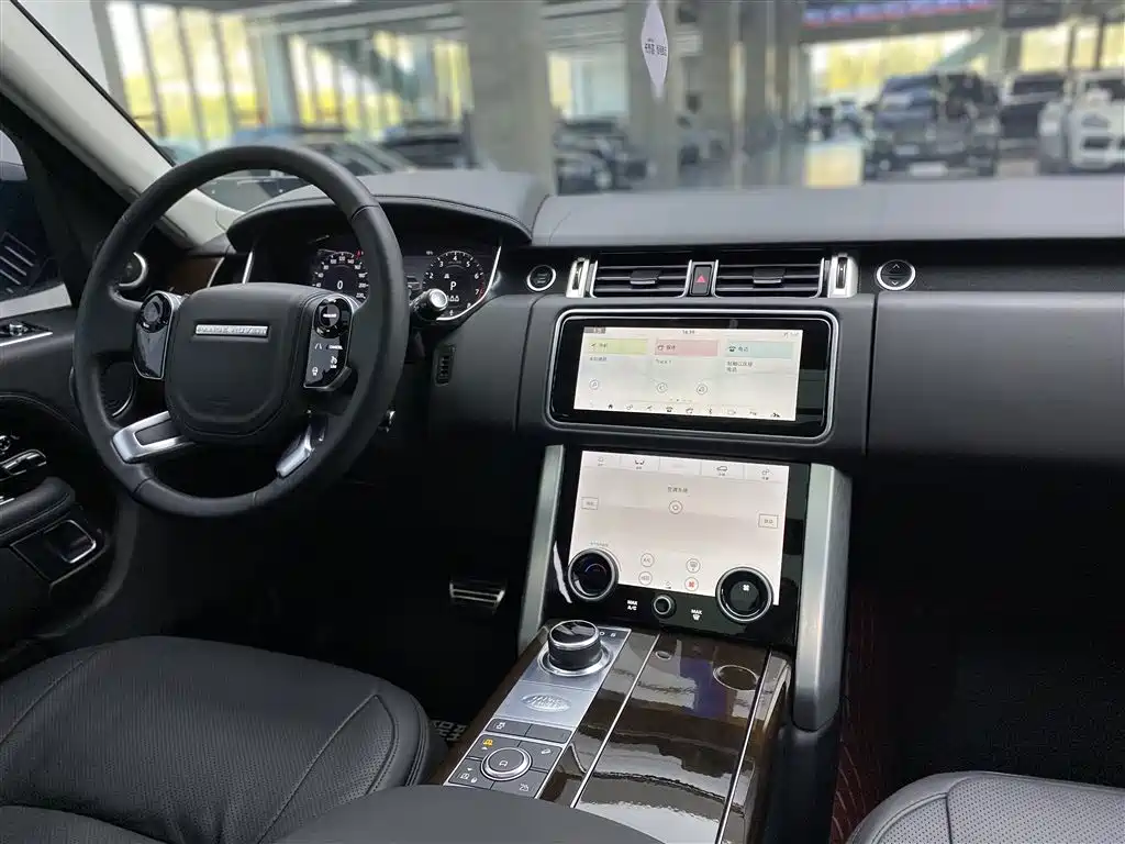 Land Rover Range Rover 2022 3.0 L6 400PS Heritage Extended Classic Edition фото 14