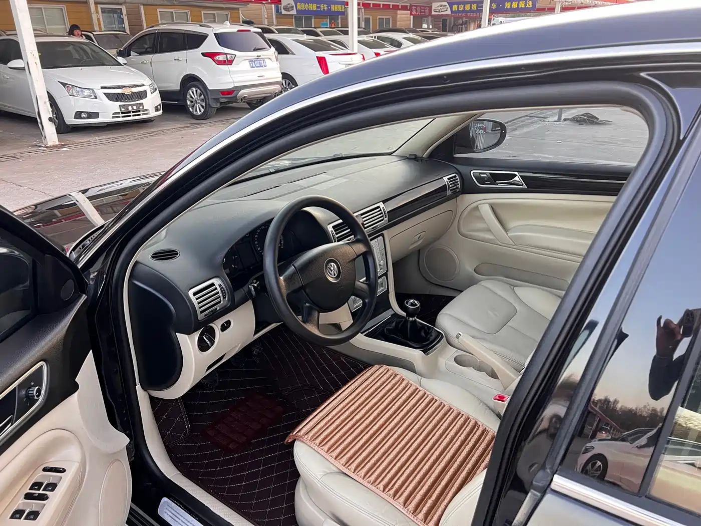 Volkswagen Passat Lingyu 2009 2.0L MFI Manual Premium фото 10