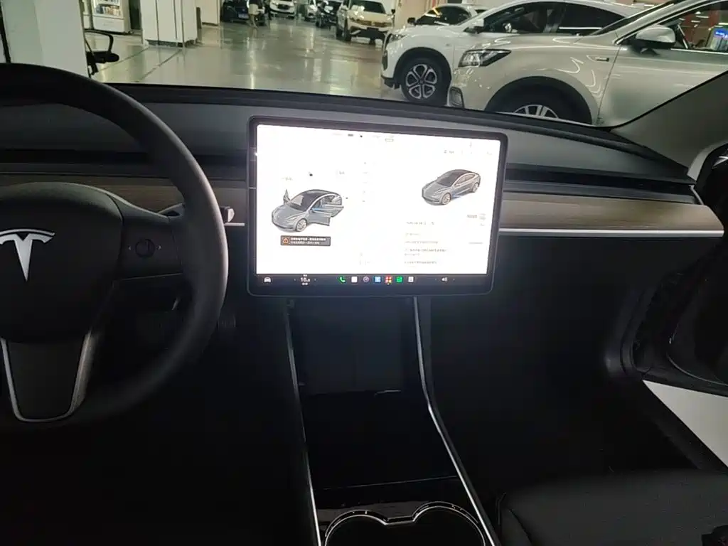 Фото 13 - Tesla Model 3