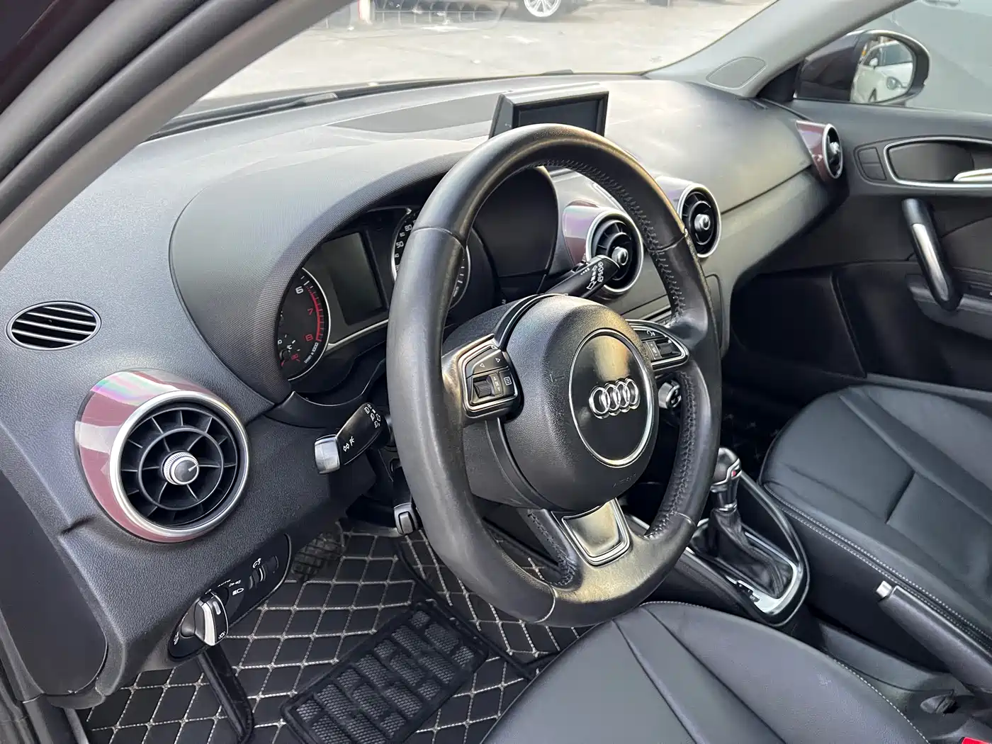 Audi A1 2014 30 TFSI Luxury фото 9