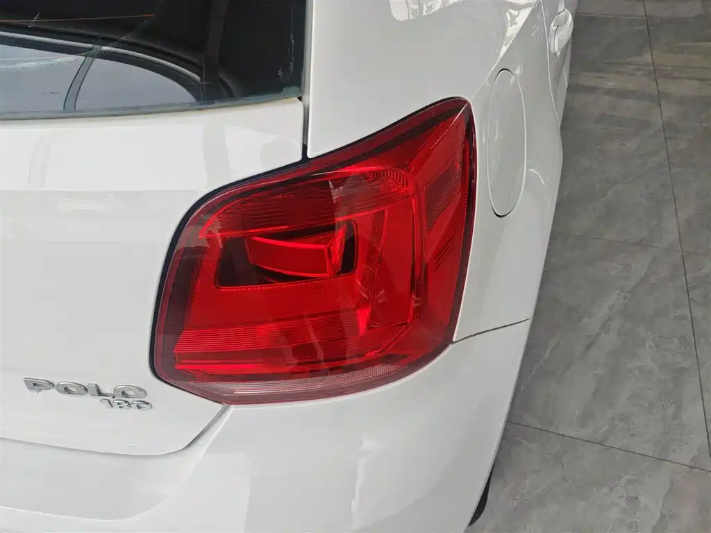 Volkswagen Polo 2016 1.6L Automatic Comfort фото 19
