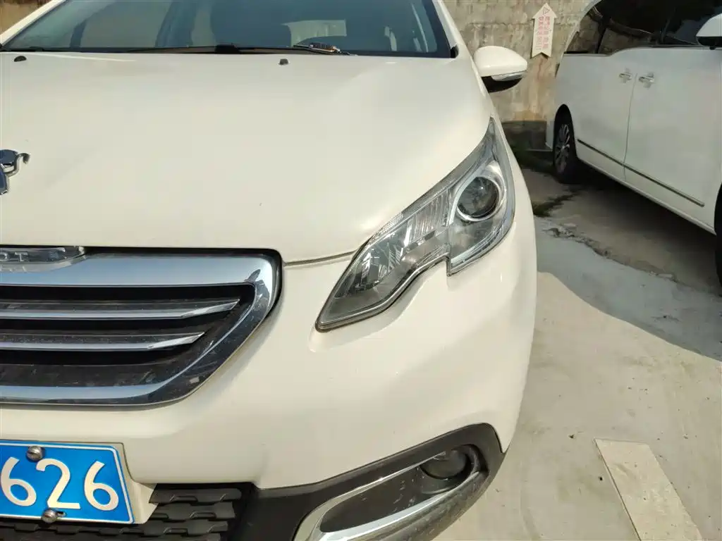 Peugeot 2008 2014 1.6L Automatic Fashion Edition фото 18