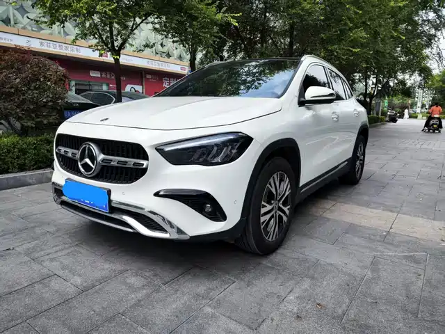 MERCEDES-BENZ GLA