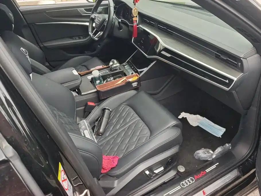 Фото 8 - Audi A6L